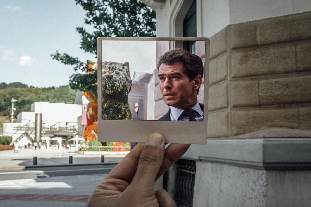 Mezcla de una imagen actual de Puppy con otra del rodaje de James Bond en Bilbao