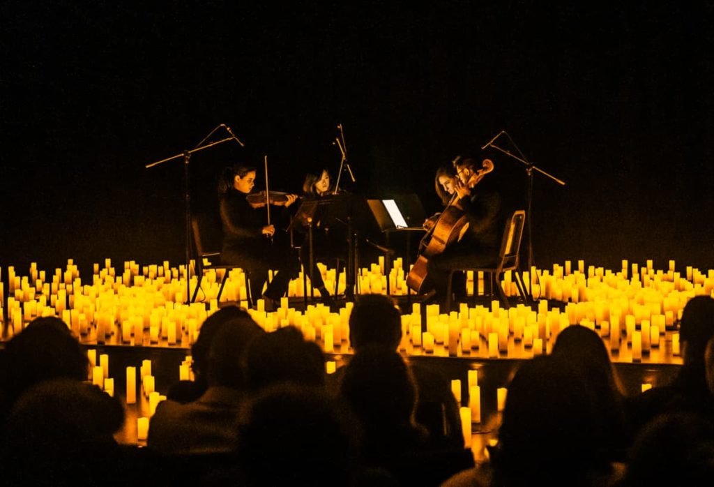 Miles de velas inundan Bilbao en un increíble concierto de bandas sonoras épicas