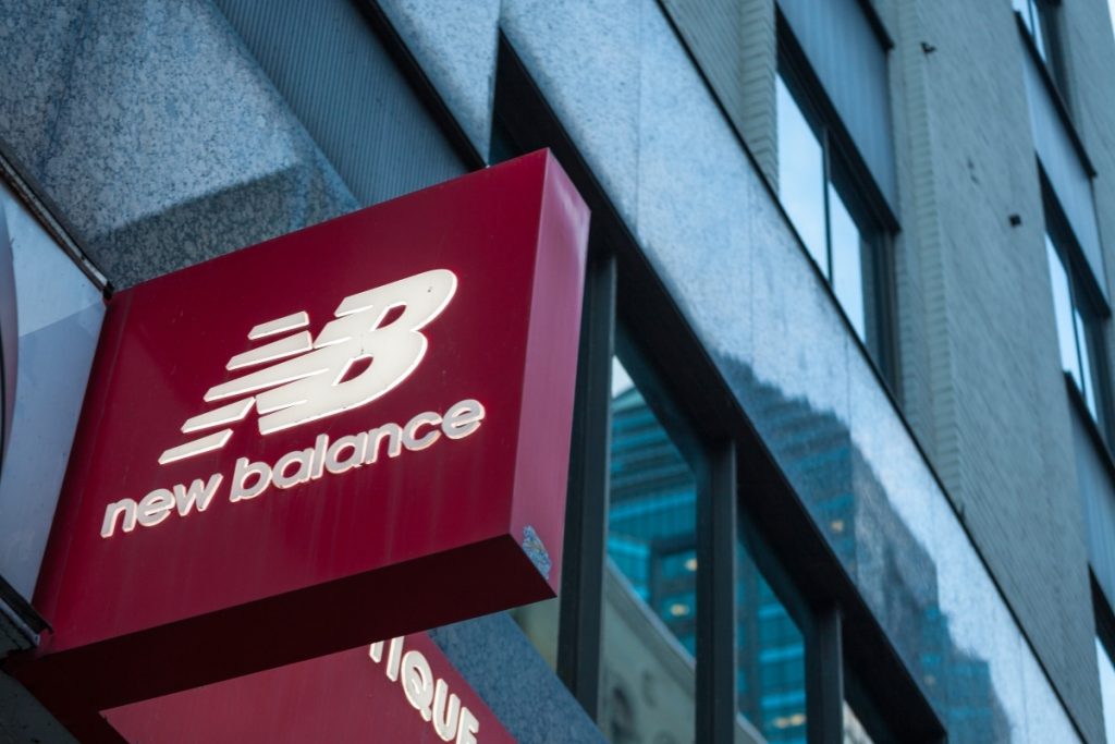 New Balance cierra sus tiendas en Bilbao y pone descuentos del 70%