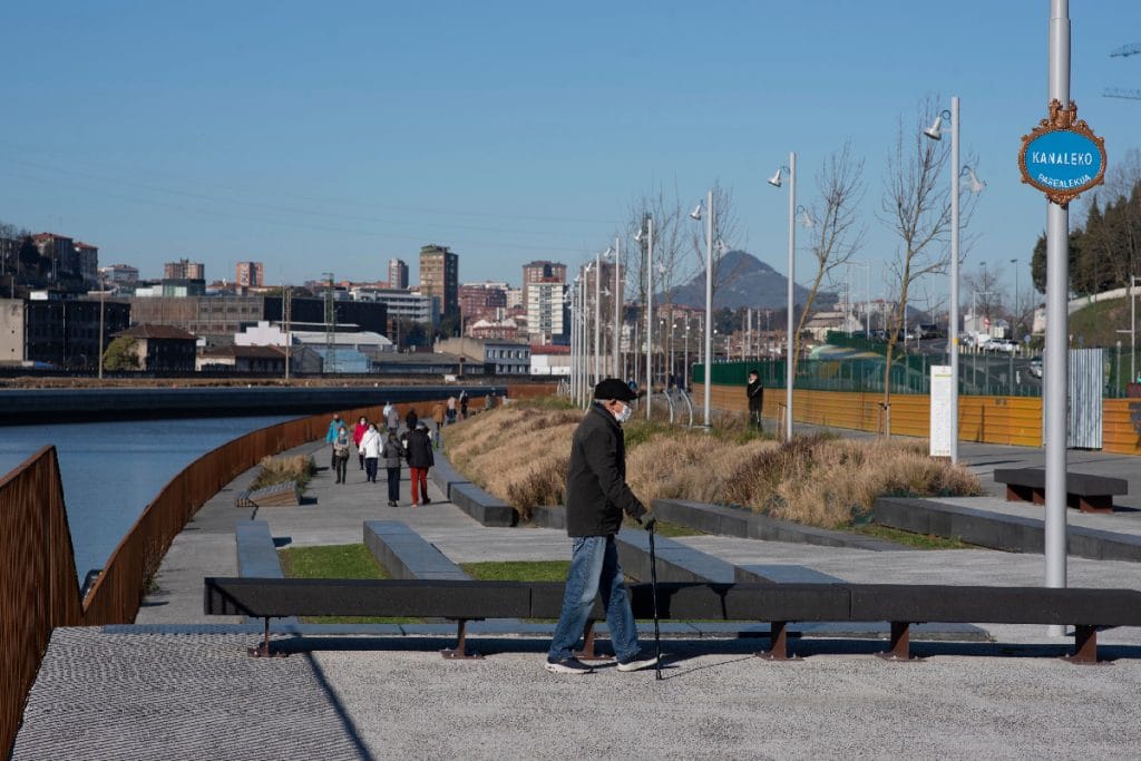 Bilbao estrena en Zorrotzaurre su vía peatonal más larga