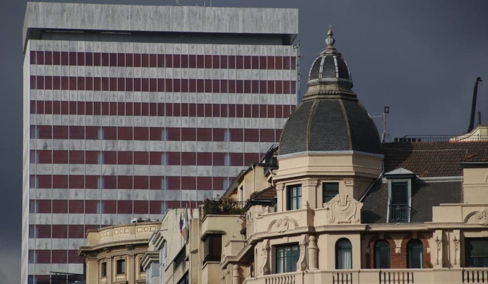 La emblemática Torre Bizkaia se pone a la venta por 150 millones