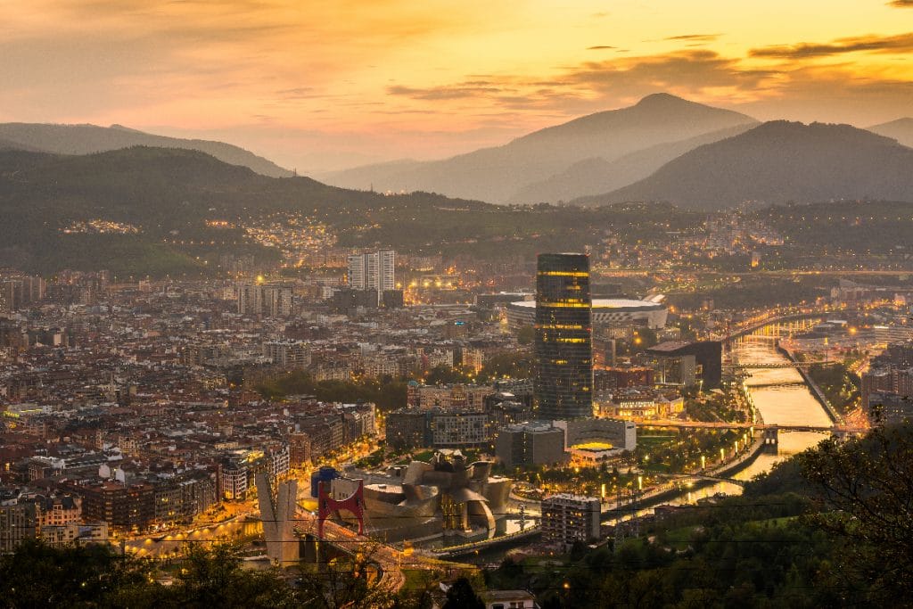 El atardecer  de Bilbao desde el Monte Artxanda. 