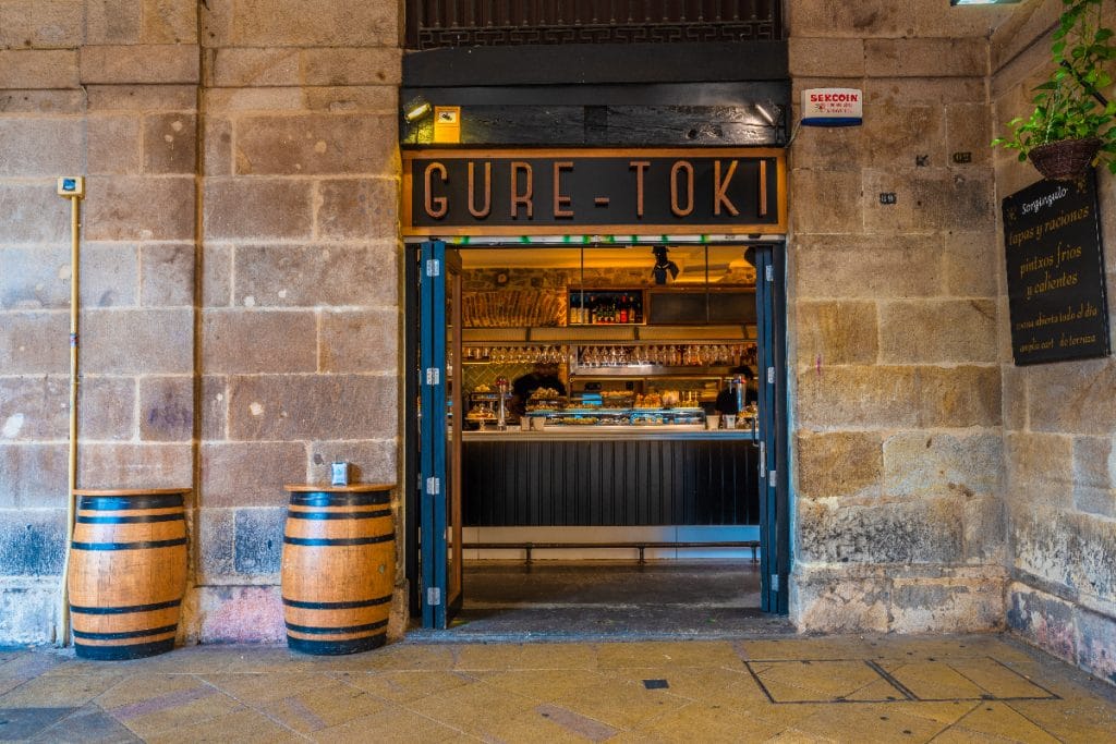 Bar Gure Toki en la Plaza Nueva de Bilbao.