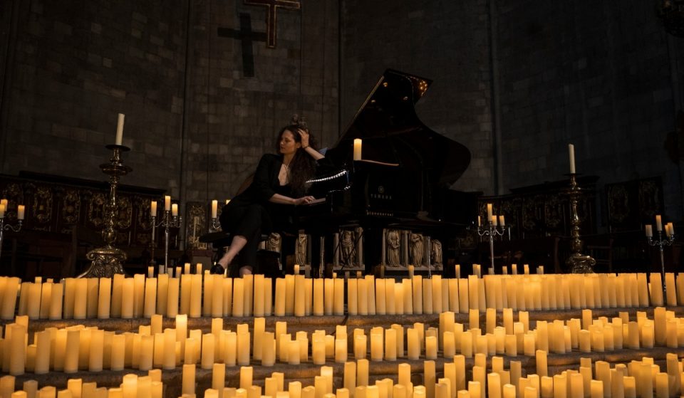Una pianista refugiada toca en un Candlelight solidario por Ucrania