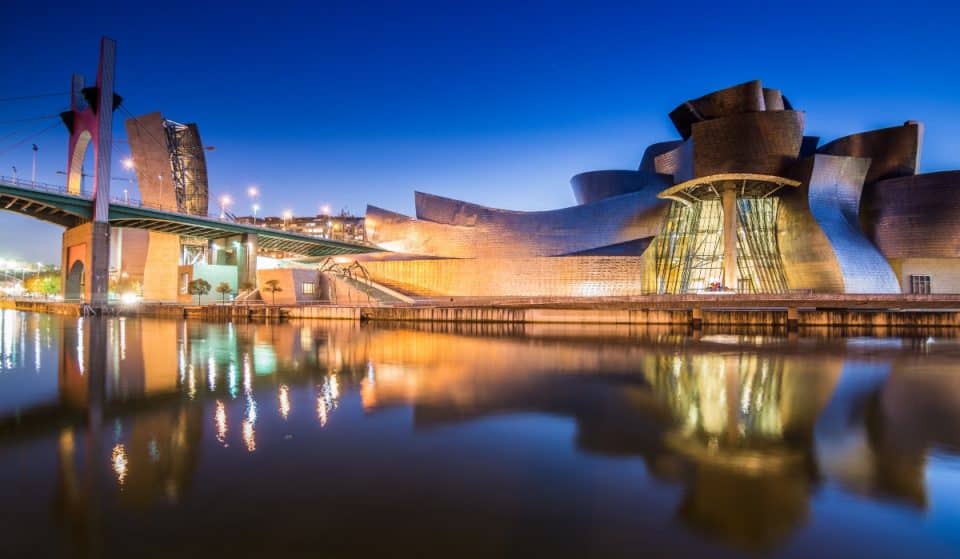 Los monumentos de Bilbao deberán apagar las luces a las 10 de la noche