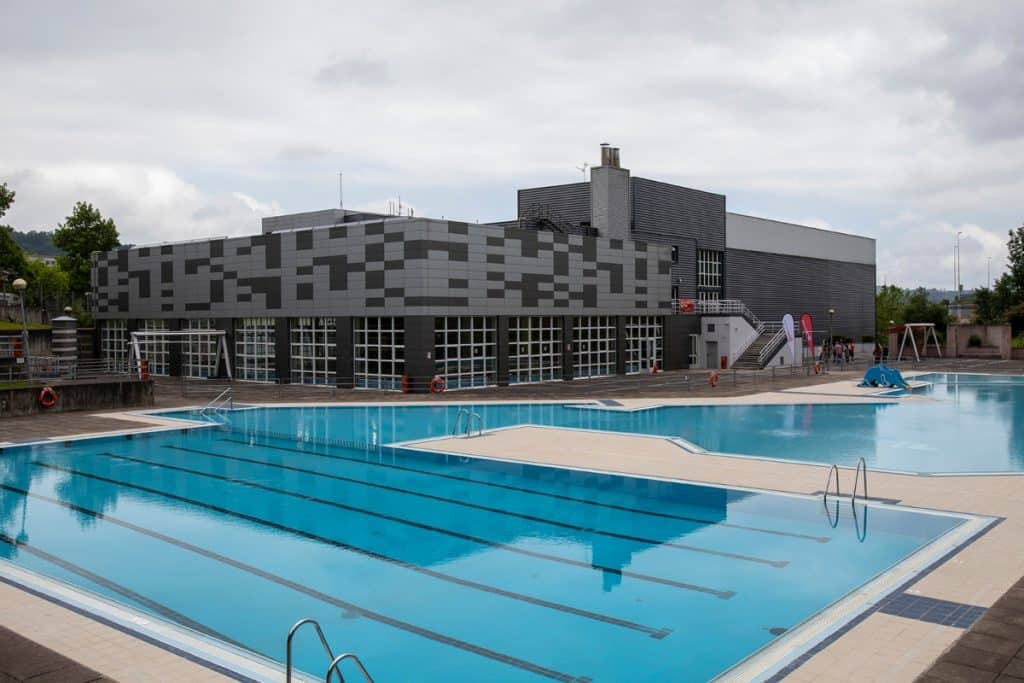 El polideportivo de Errekalde mantendrá abiertas sus piscinas exteriores durante todo el mes