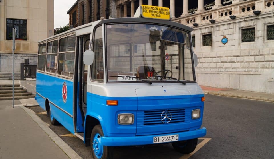 El ‘azulito’, el histórico autobús urbano de color azul que recorría Bilbao hace 60 años