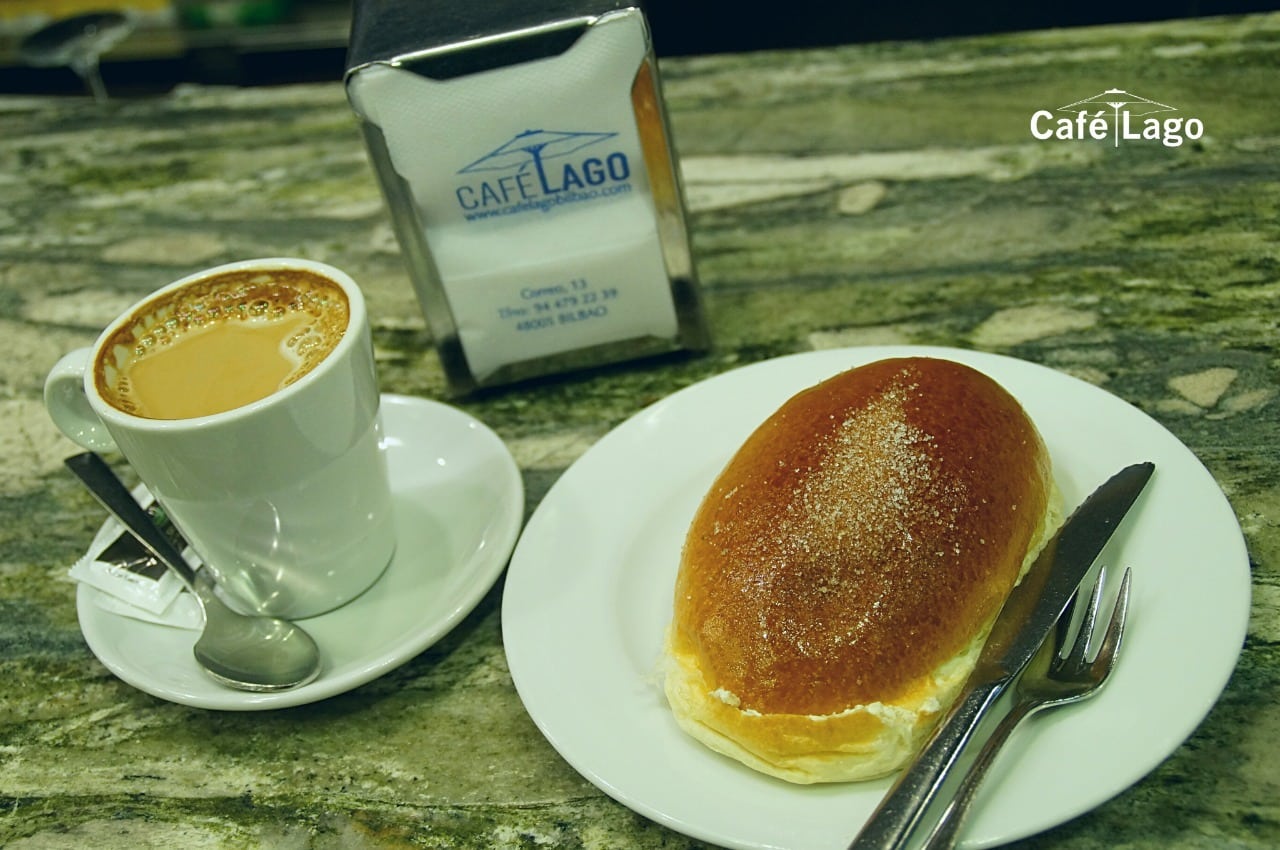Desayuno en el Café Lago de Bilbao