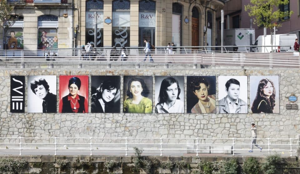 El Muelle Martzana muestra 8 grandes retratos de mujeres anónimas de Bilbao
