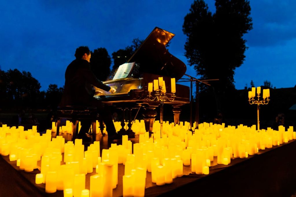 El Museo de Arte Sacro brilla con Candlelight Open Air y su especial homenaje a Coldplay